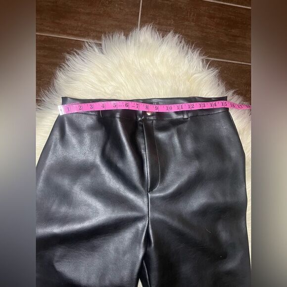 Pretty Little Thing black faux leather straight legged trousers Sz 10 - Picture 5 of 7